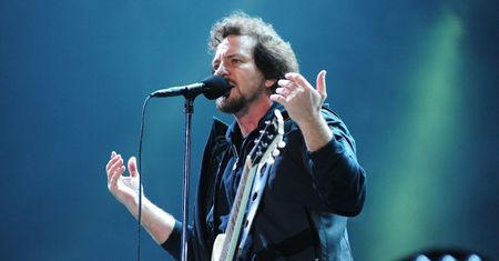 Eddie Vedder: pozwólcie kobietom wybierać". Nikt nie ma już chyba wątpliwości, że jest największym feministą wśród rockmanów