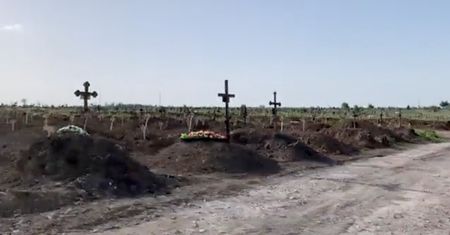 Tysiące krzyży. Wstrząsające nagranie z Mariupola
