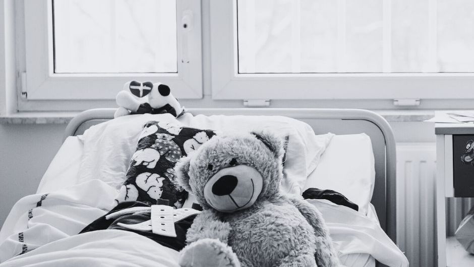 Ciężki zwój drutu przygniótł siedmiolatka. Chłopiec zmarł