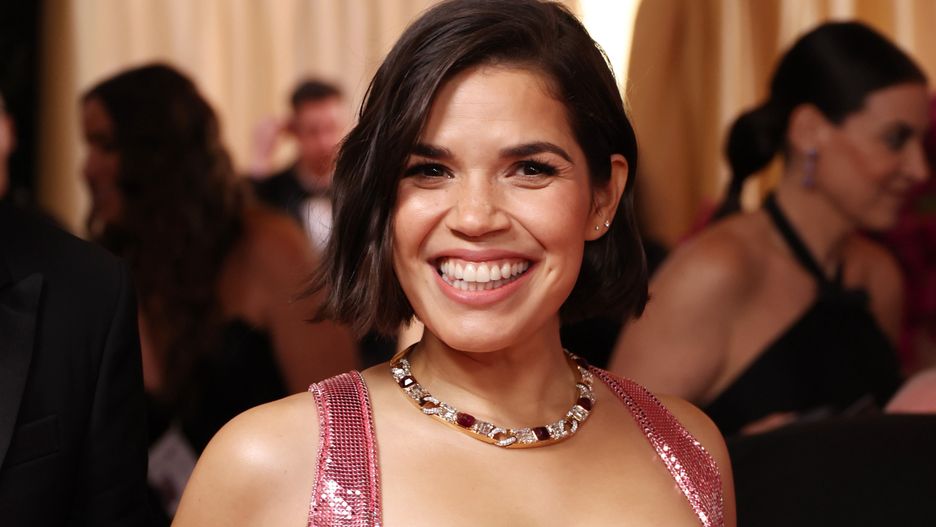 Oscary 2024: America Ferrera na czerwonym dywanie