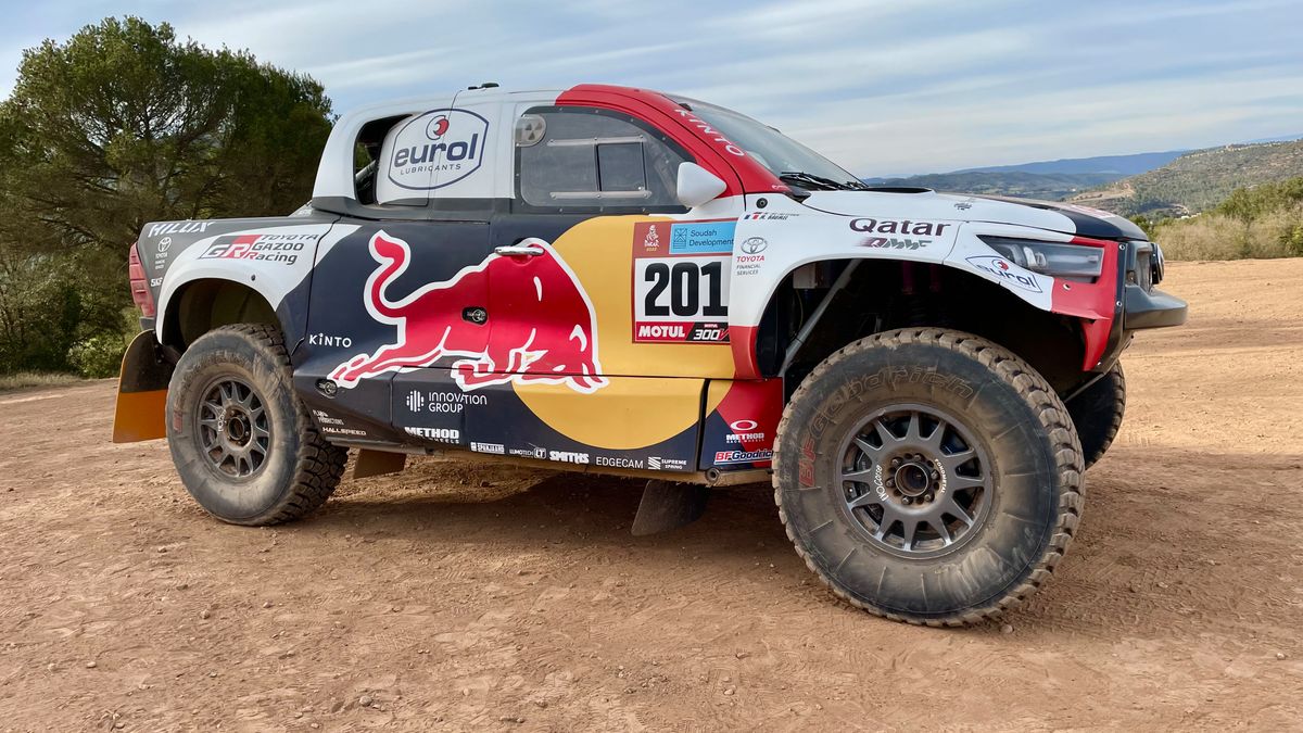 Toyota GR DKR Hilux to konstrukcja, która niewiele ma wspólnego z autem seryjnym
