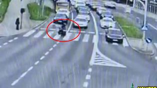 Zielona Góra: Ryzykowny manewr motocyklisty na skrzyżowaniu. Grozi mu utrata prawa jazdy