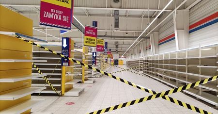 Tesco w Warszawie już prawie puste. Sklep do likwidacji
