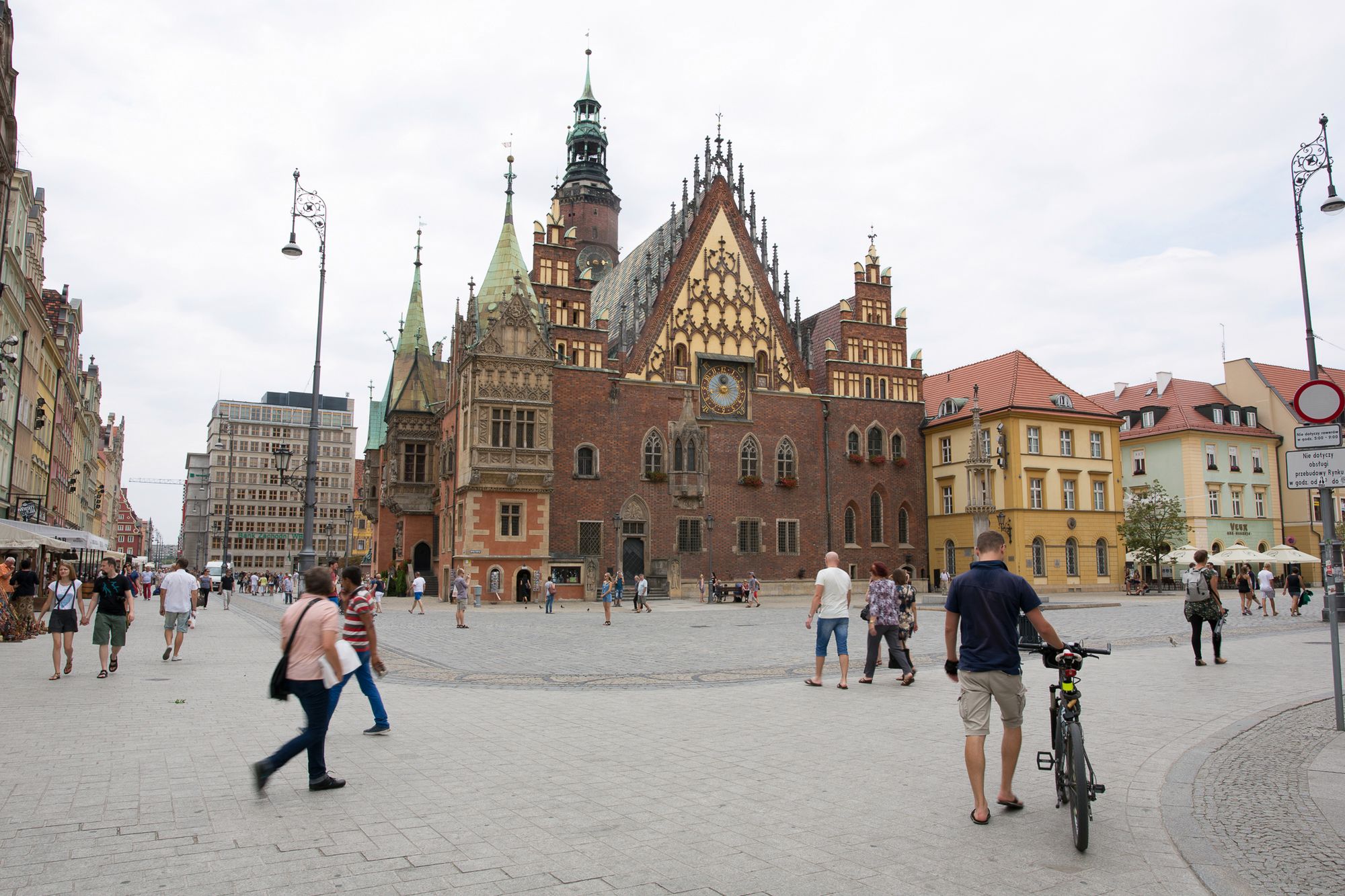 Sigma 24-35 mm f/2 Art - czy jest w stanie zastąpić trzy stałki? [recenzja] 149