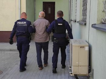 Biała Podlaska: Mężczyzna przyszedł do urzędu z sierpem w torbie i groził nim pracownikom
