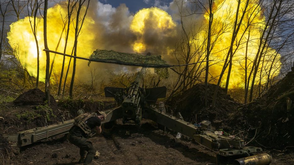 DONETSK OBLAST, UKRAINE - APRIL 24: Ukrainian soldiers fire artillery on Donetsk frontline as the Russia-Ukraine war continues in Donetsk Oblast, Ukraine on April 24, 2023. (Photo by Muhammed Enes Yildirim/Anadolu Agency via Getty Images)