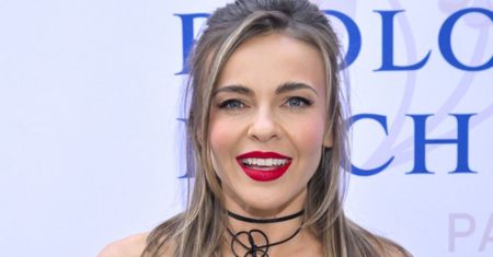 Edyta Herbuś wypuściła teledysk z wakacji. Tańczy w bikini