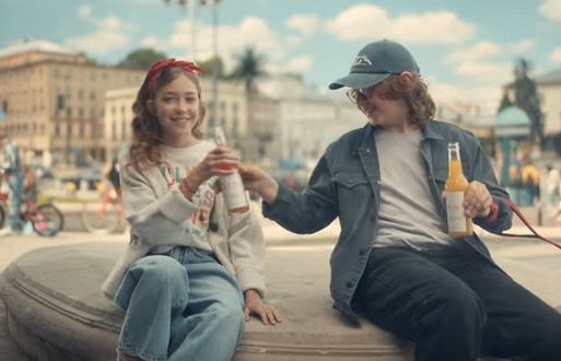 Marcin Dorociński w nowej reklamie Santander Banku zwraca się do nastolatków