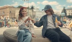 Marcin Dorociński w nowej reklamie Santander Banku zwraca się do nastolatków