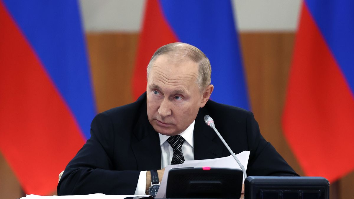 Russian President Vladimir Putin chairs a meeting of the State Council Presidium on the development of the national tourism industry at the Far Eastern Federal University, in Vladivostok, Russia, 06 September 2022. EPA/VALERIY SHARIFULIN / SPUTNIK / KREMLIN POOL MANDATORY CREDIT Dostawca: PAP/EPA.