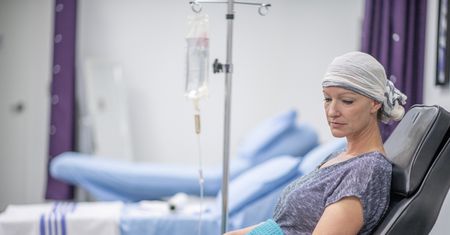 Dlaczego młodsi coraz częściej chorują na raka? Badacze wskazują możliwą przyczynę