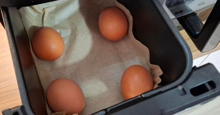 Inni robią w nim frytki, ja gotuję jajka na miękko. Żółtko wychodzi idealnie kremowe