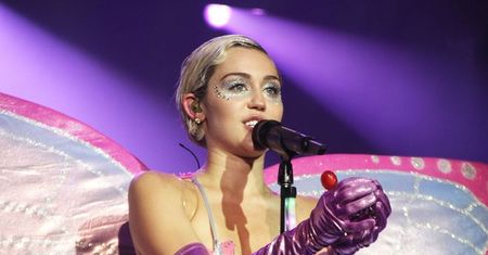 Miley Cyrus na okładce "Paper"
