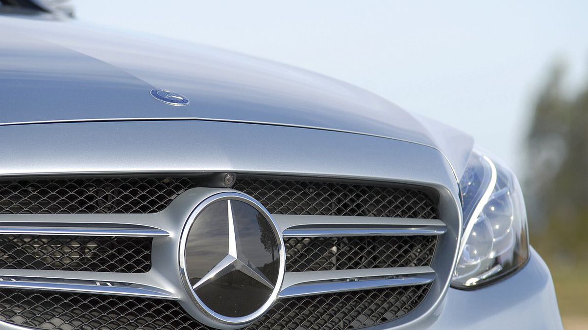 Właściciel marki Mercedes-Benz odnotował spadek zysków.