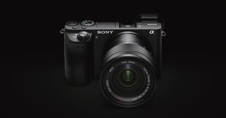 Sony A6500 - flagowy bezlusterkowiec APS-C ze zmianami, na które czekaliśmy