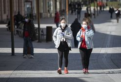 Maseczki zdjęte z twarzy? Koronawirus nie będzie groźny. Stosuj najważniejsze zasady