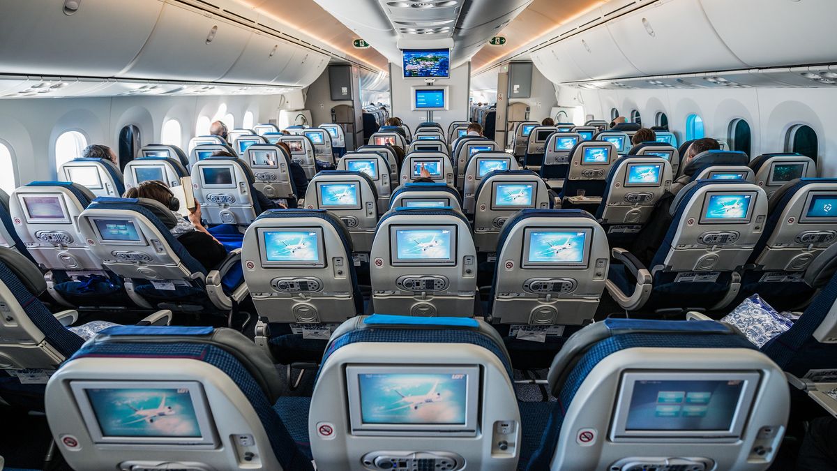 LOT przewiezie ponad 13 mln pasażerów w 2026 r.