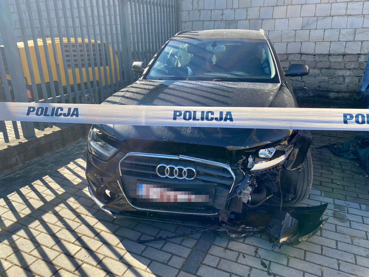 Audi staranowało policyjny radiowóz