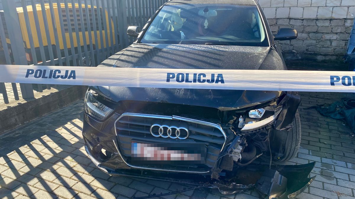 Audi staranowało policyjny radiowóz