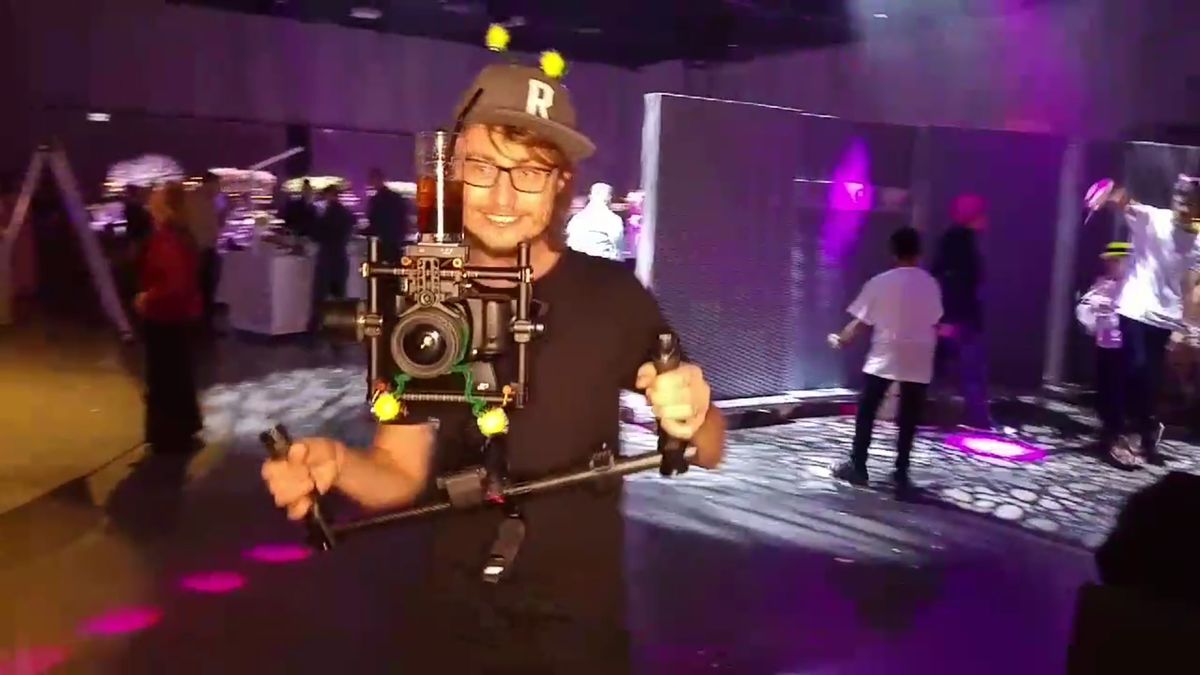 Wielozadaniowy gimbal DJI Ronin bez problemu potrzyma ci drinka 1