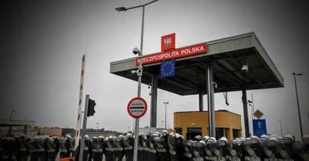 Ochojska ostro o kryzysie na granicy. Odpowiedziała szefowi policji