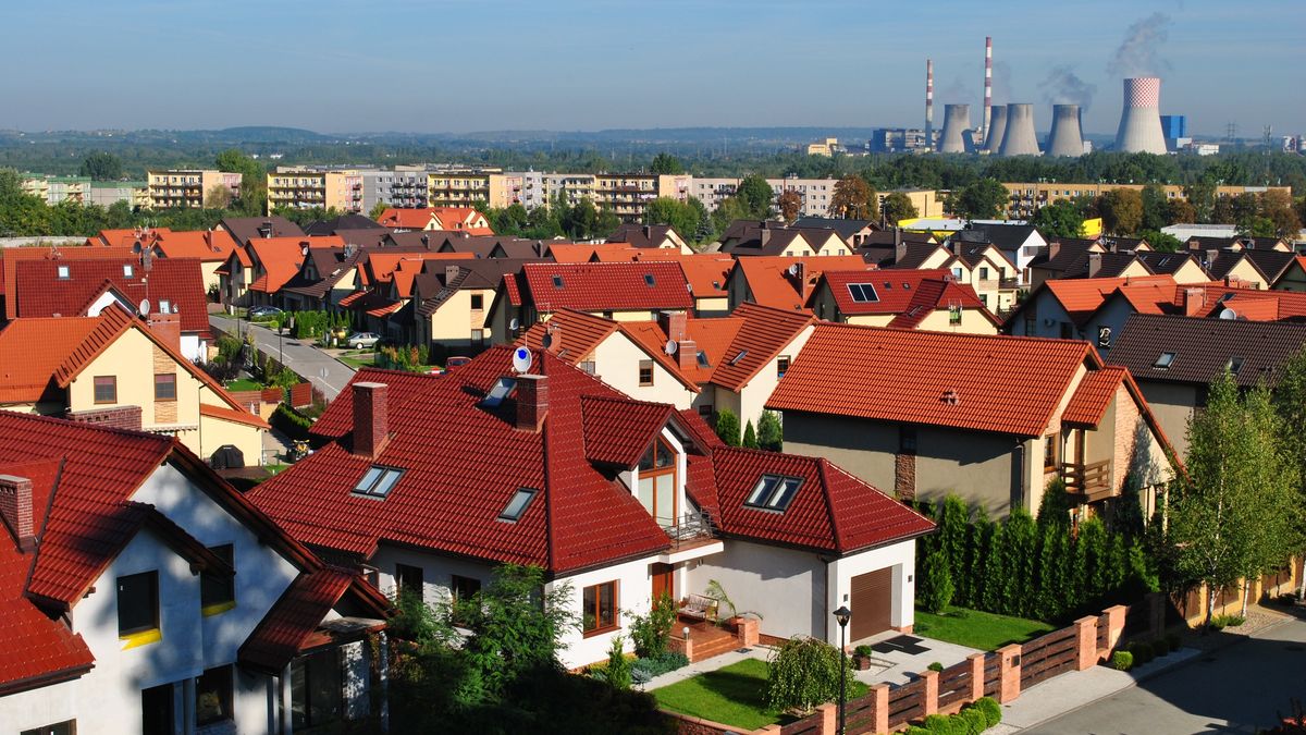 dom, domek, budynki, nowe, osiedle, rozwój, marzenia, dach, dachy, miasto, okna, osada, plac, podwórze, podwórko, trawa, zielono, architektura, krajobraz, elektrownia, komin, kominy, plany, dzielnica, miasteczko, ulica, okno, dym, ogrodzenie