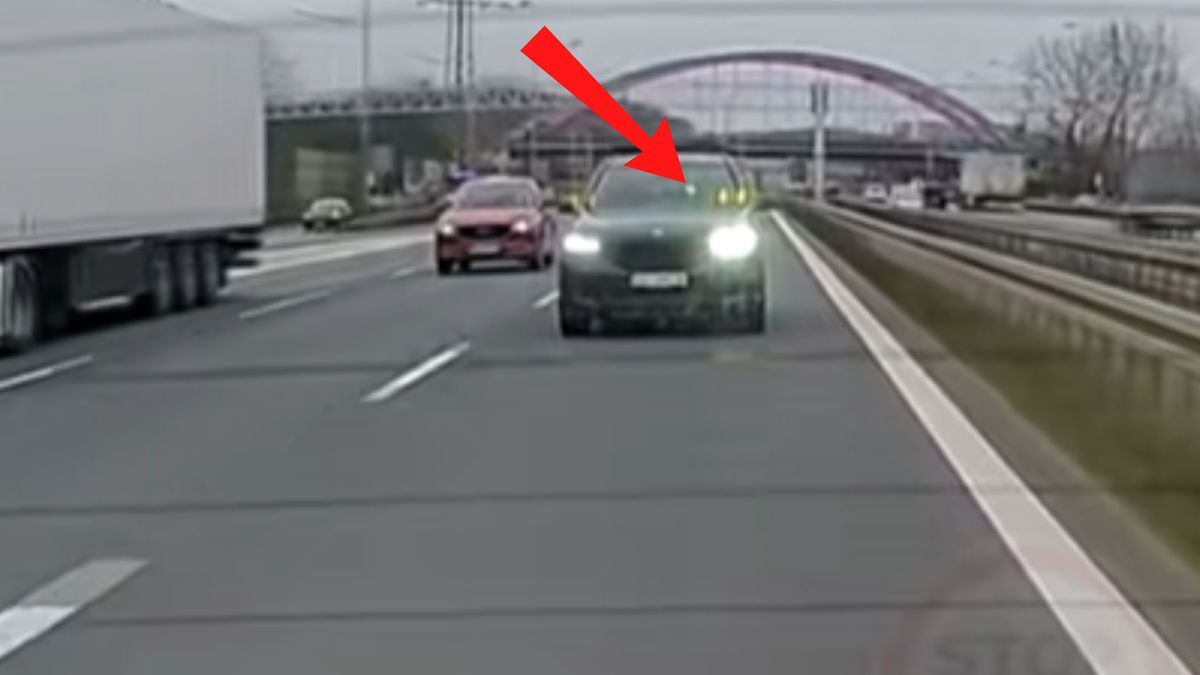 Kierowca bwm świecił laserem.