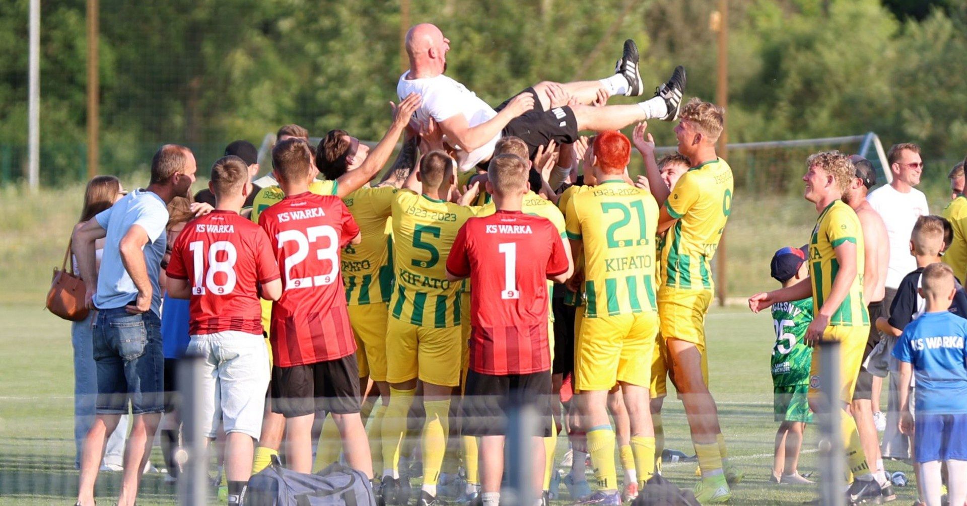 Radość KS Warka po awansie