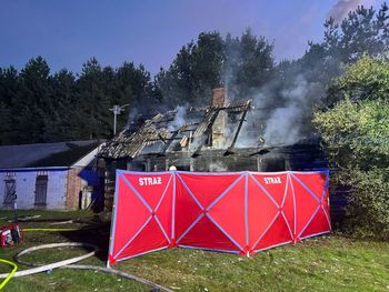 Sewerynówka: Tragiczny pożar domu na Lubelszczyźnie. W zgliszczach znaleziono ciało mężczyzny