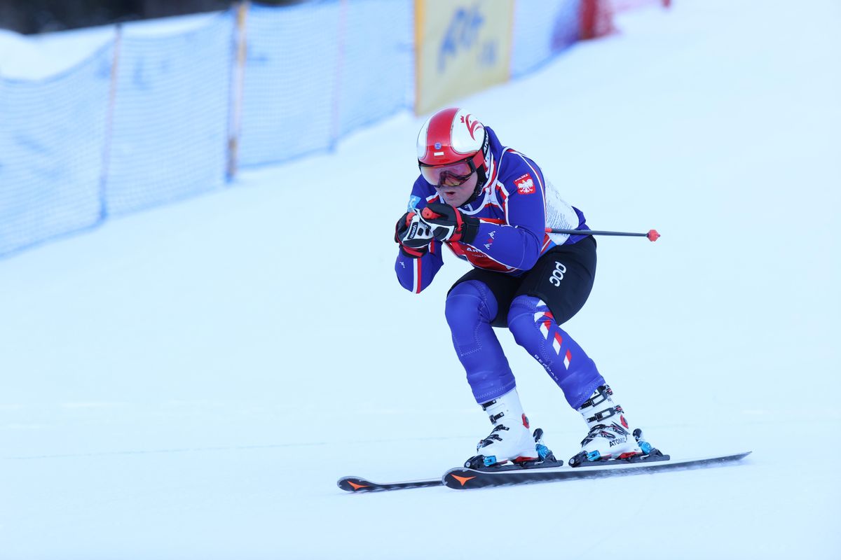 Prezydent Andrzej Duda podczas 8. edycji charytatywnych zawodów w narciarstwie alpejskim, organizowanych w styczniu 2022 roku