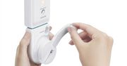 Ładowarka Sony CP-A2LAKS: pojemny akumulator i korba. Czy to ma sens?