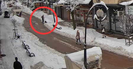 Była 8:18. Taki widok na Krupówkach. Komentarz zbędny