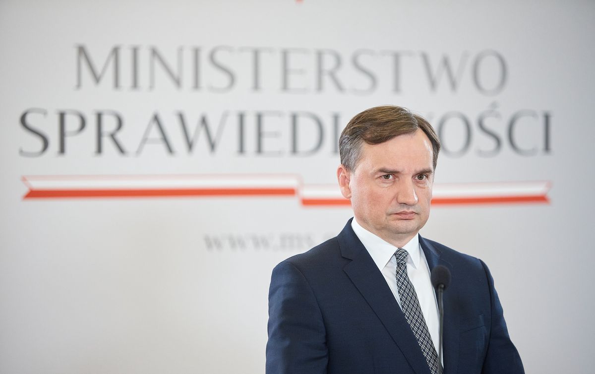 "Historyczny błąd Morawieckiego". Polacy zgadzają się z Ziobrą? Sondaż dla WP 