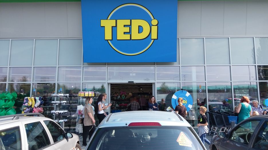 Chętnych do zobaczenia pierwszego w Polsce sklepu sieci TEDi nie brakło.