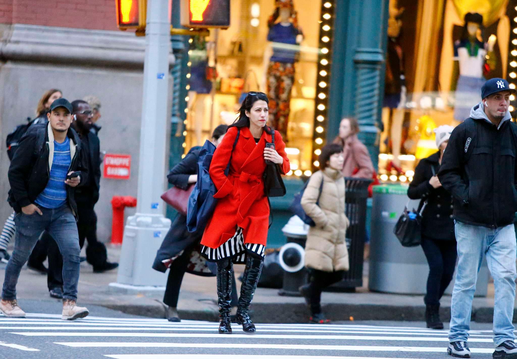 Huma Abedin - asystentka Hilary Clinton na zakupach