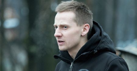 Pojedynek Jacek Międlar kontra Scheuring-Wielgus nie odbył się. Były ksiądz tłumaczy się w swoim stylu: machlojki z przepustkami