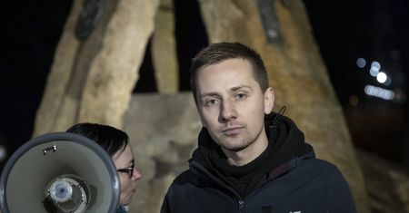 YouTube zamknął kanał byłego księdza Jacka Międlara za skandaliczne słowa