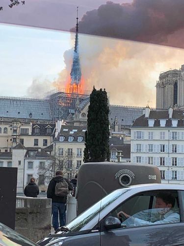 Płonie Katedra Notre Dame w Paryżu