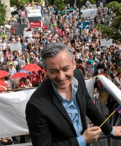 Biedroń "męczy się w Słupsku". Woli delegacje