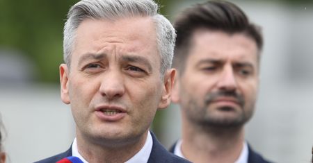 Wybory parlamentarne 2019. Robert Biedroń o partnerze: Mam go schować do szafy?