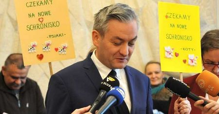 Biedroń dopiął swego. Wybuduje schronisko, a ludzie… krytykują