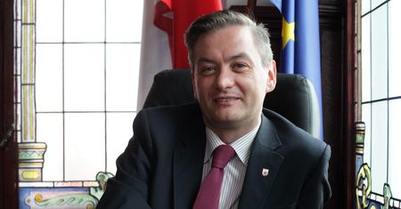Robert Biedroń nowym czarnym koniem wyborów prezydenckich. Będzie zagrożeniem dla Dudy?