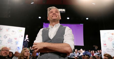 Badanie dla WP potwierdza: Biedroń jest w grze. Ale jest zaskoczenie