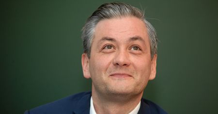 Niemiecki dziennik chwali Roberta Biedronia. "Może stać się polskim Macronem"