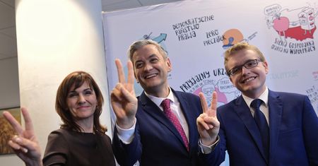 Robert Biedroń nie zmienia kursu. W lewo zwrot, kontrola tacy i "nowe 500+". Oto fragmenty programu