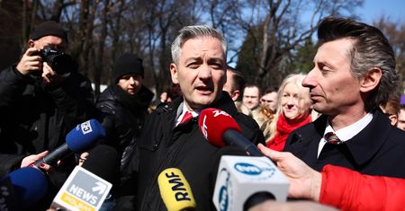 Odważny pomysł Roberta Biedronia. Chodzi o księży