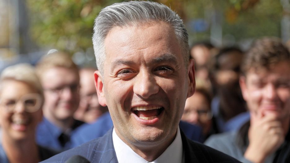Robert Biedroń składa życzenia politykom