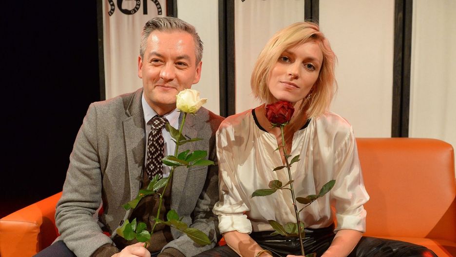 Robert Bedroń i Anja Rubik na spotkaniu w Teatrze Rondo w Słupsku zorganizowanym w ramach kampanii "16 dni przeciw przemocy wobec kobiet".