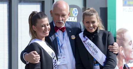 Korwin-Mikke bredzi w Sejmie: "Kobiety są mniej inteligentne, ale mądrzejsze"