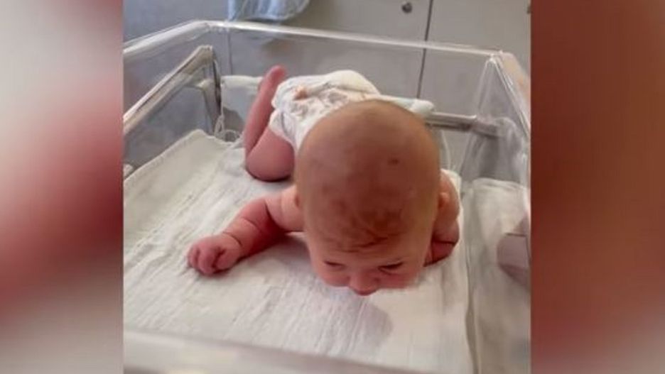 Położne były w szoku. Noworodek zachowywał się jak 3-miesięczne dziecko